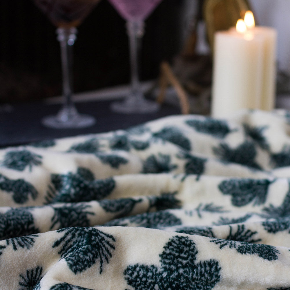 Winter Pine Cones Blanket 60"x72"